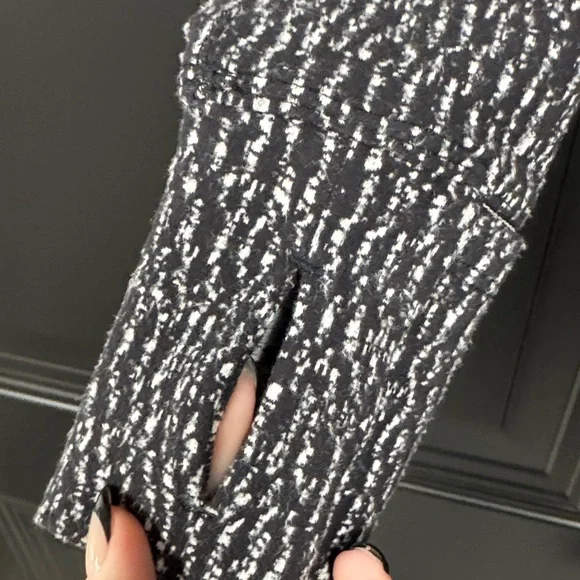 lululemon athletica Black and White Long Sleeve Top NWOT - Picture 6 of 6